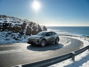 Täysin uusi täyssähköinen Toyota C-HR+ on upea yhdistelmä tyyliä ja tehoa: coupémaiset linjat kohtaavat erinomaisen ajettavuuden...