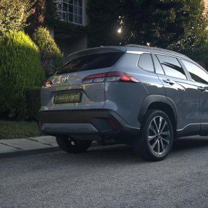 Koeaja tyylikkään käytännöllinen Toyota Corolla Cross Hybrid nyt meillä