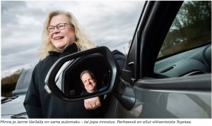 Mehän olemme kuin kaksi Yarista, ei kun siis kaksi varista , Minna Varila nauraa