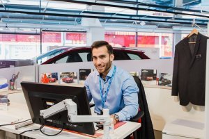 TULE MEILLE TÖIHIN! Toyota Itäkeskuksen tiimiä vahvistetaan VAIHTOAUTOMYYJÄLLÄ. Tule osaksi mahtavaa porukkaamme toteuttamaan en...