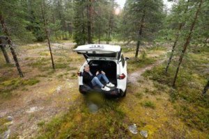 Toyota RAV4 antaa Antti Tuiskulle luotettavaa syleilyä