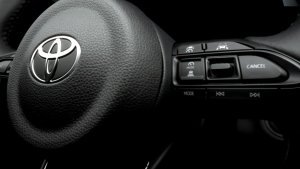 Toyota Yaris -malliston huipulle esitellään uusi, viidennen sukupolven hybriditeknologiaa hyödyntävä 130-hevosvoimainen voimalin...