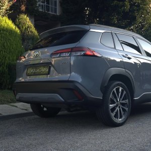Koeaja tyylikkään käytännöllinen Toyota Corolla Cross Hybrid nyt meillä