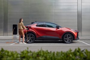 Nyt meiltä TOYOTA C-HR PLUG-IN HYBRID VUODEKSI 429 €/KK!