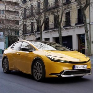 Täysin uusi Prius Plug-in Hybrid ylittää odotuksesi niin suorituskyvyn, energiatehokkuuden kuin urheilullisen muotoilunkin osalt...